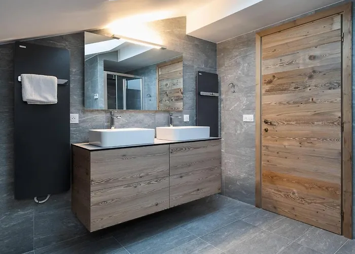 Duplex 94m² Village - Pour 6 Personnes - Pieds Des Pistes Avec Parking Et Wifi - Fr-1-631-111 * Courchevel